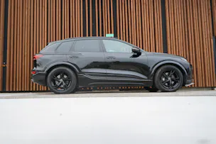 AUDI SQ6 E-TRON QUATTRO BLACK l 490 PS