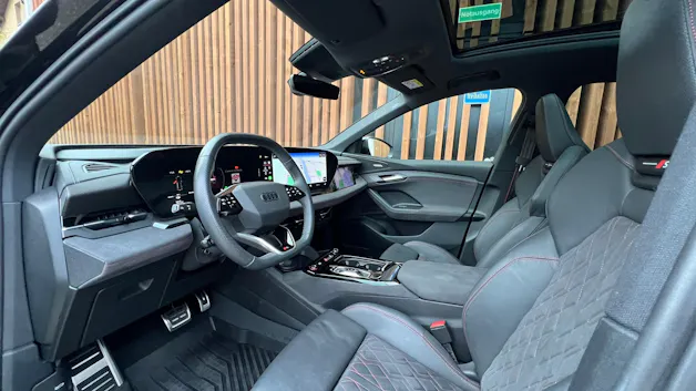 AUDI SQ6 E-TRON QUATTRO BLACK l 490 PS