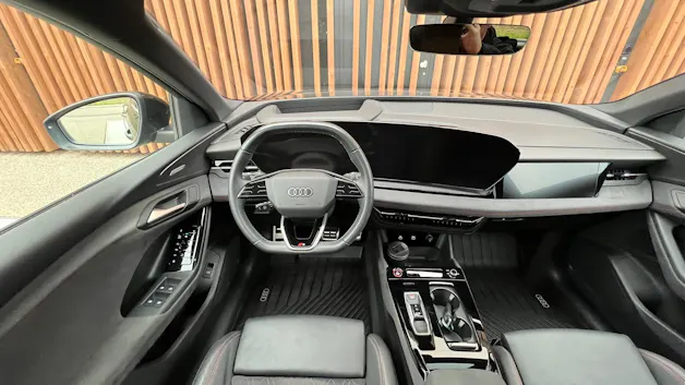 AUDI SQ6 E-TRON QUATTRO BLACK l 490 PS