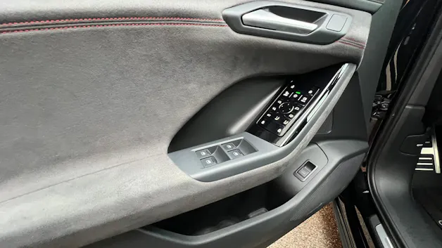 AUDI SQ6 E-TRON QUATTRO BLACK l 490 PS
