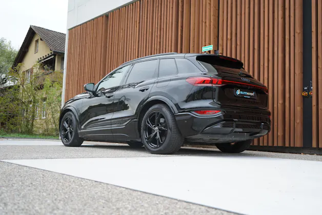 AUDI SQ6 E-TRON QUATTRO BLACK l 490 PS