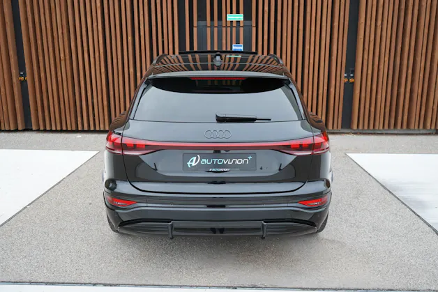 AUDI SQ6 E-TRON QUATTRO BLACK l 490 PS