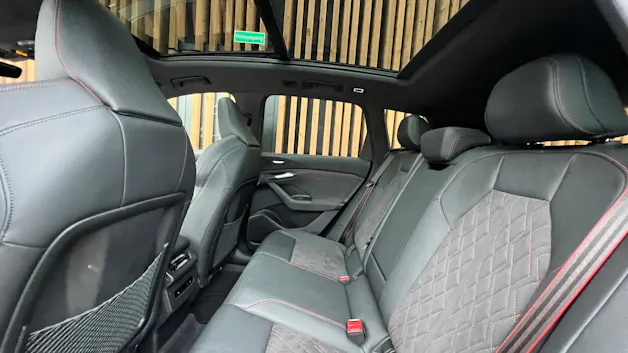 AUDI SQ6 E-TRON QUATTRO BLACK l 490 PS