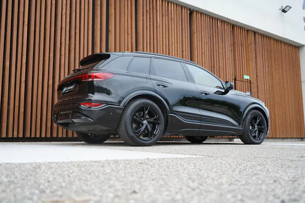 AUDI SQ6 E-TRON QUATTRO BLACK l 490 PS