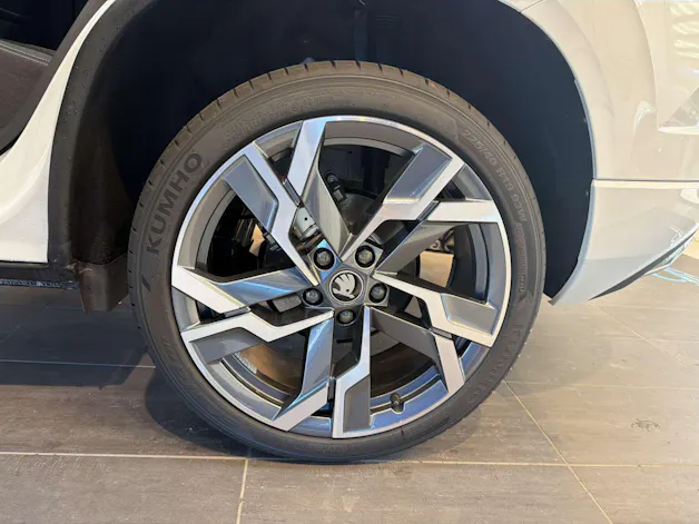 SKODA Karoq 1.5 TSi SportLine DSG-Automat