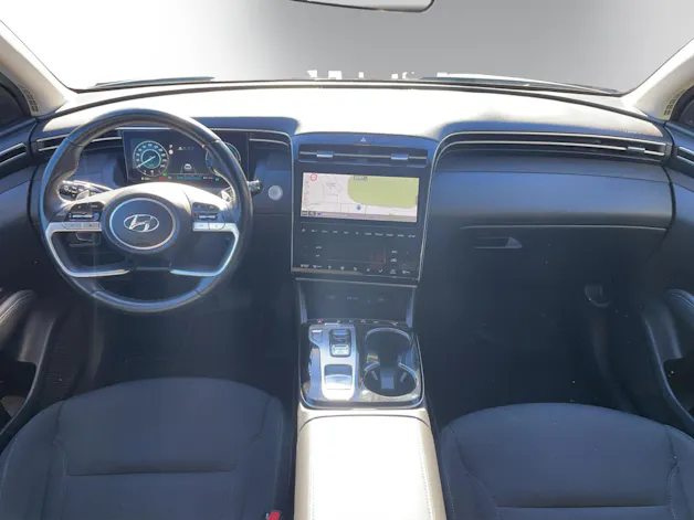 HYUNDAI Tucson 1.6 TGDI HEV Amplia 4WD | Hybrid | Allrad | Navigationssystem | Sitzheizung | 8-fach bereift