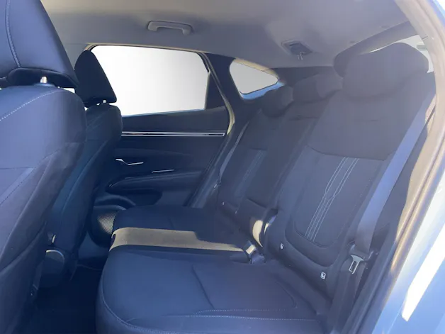 HYUNDAI Tucson 1.6 TGDI HEV Amplia 4WD | Hybrid | Allrad | Navigationssystem | Sitzheizung | 8-fach bereift