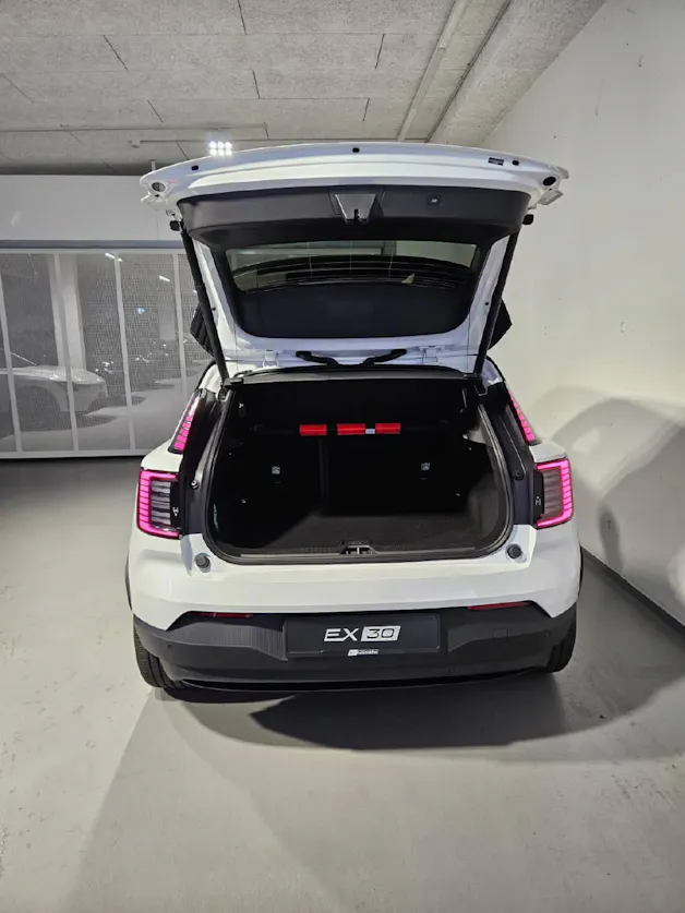 VOLVO EX 30 P8 Ultra XCENTRIC Black Edition AWD