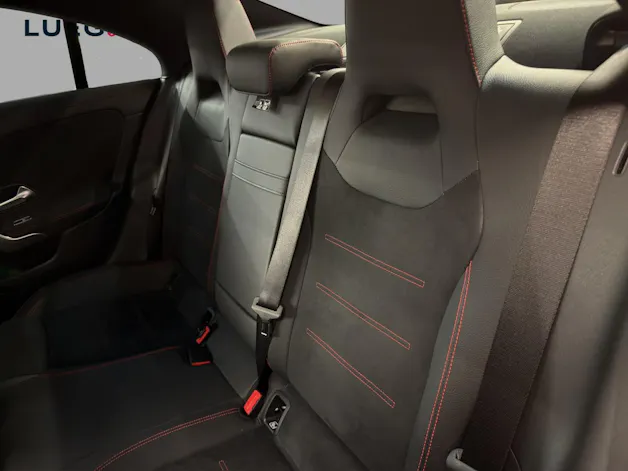 MERCEDES-BENZ CLA 35 4M - AMG / DISTRONIC / 360 Grad Kamera / Soundsystem / Ambiente-Licht