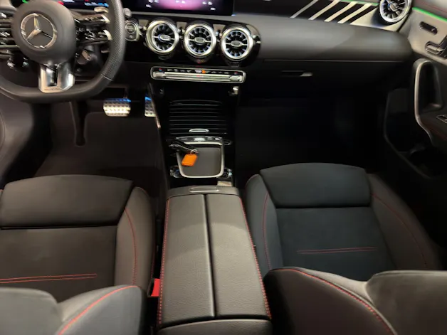 MERCEDES-BENZ CLA 35 4M - AMG / DISTRONIC / 360 Grad Kamera / Soundsystem / Ambiente-Licht