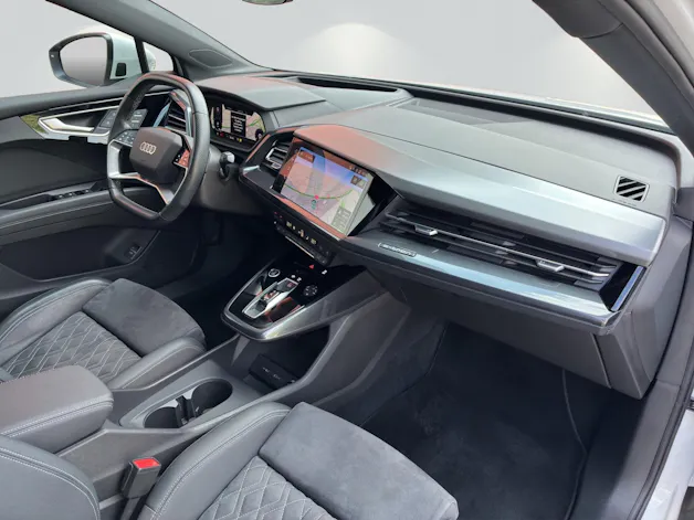 AUDI Q4 e-tron 50 quattro
