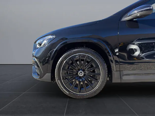 MERCEDES-BENZ GLA 220 d Swiss Star AMG Line 4matic