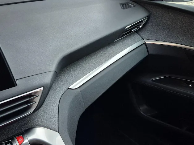 PEUGEOT 3008 1.2 PureTech Allure EAT