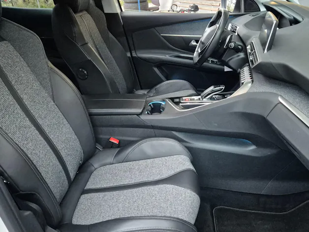 PEUGEOT 3008 1.2 PureTech Allure EAT