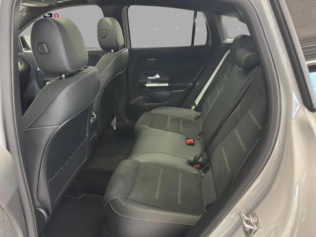 MERCEDES-BENZ GLA 200 Night Star 7G-DCT