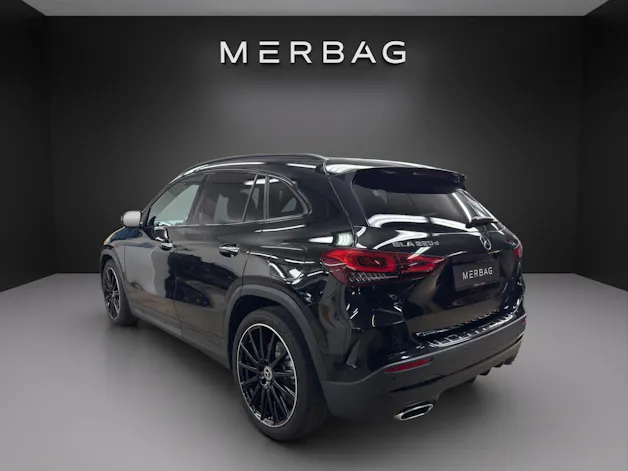 MERCEDES-BENZ GLA 220d AMG Line 4Matic