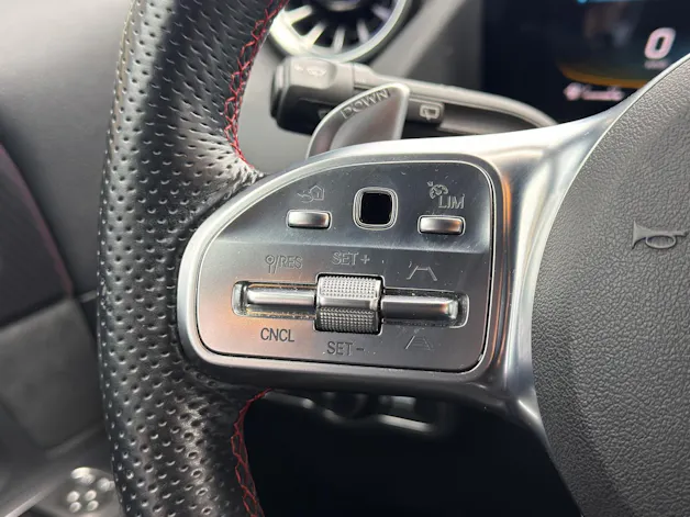 MERCEDES-BENZ GLA 35 AMG 4Matic 8G-Speedshift DCT