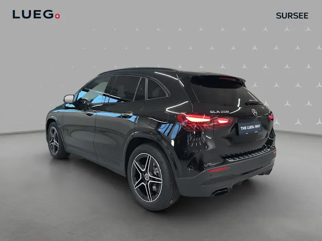 MERCEDES-BENZ GLA 250 4Matic 8G-DCT Swiss Star