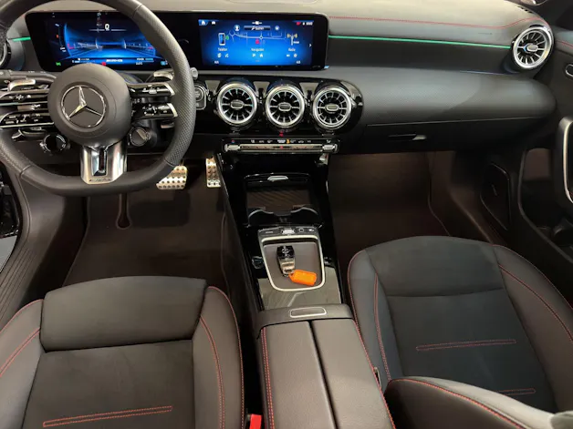 MERCEDES-BENZ CLA 35 4M - AMG / Panorama-Dach / Soundsystem / Multibeam LED / Ambiente-Licht