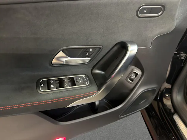 MERCEDES-BENZ CLA 35 4M - AMG / Panorama-Dach / Soundsystem / Multibeam LED / Ambiente-Licht