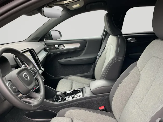 VOLVO XC40 B3 Benzin Mild Hybrid Plus Dark DCT
