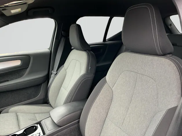 VOLVO XC40 B3 Benzin Mild Hybrid Plus Dark DCT