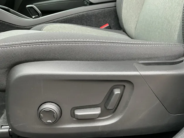 VOLVO XC40 B3 Benzin Mild Hybrid Plus Dark DCT