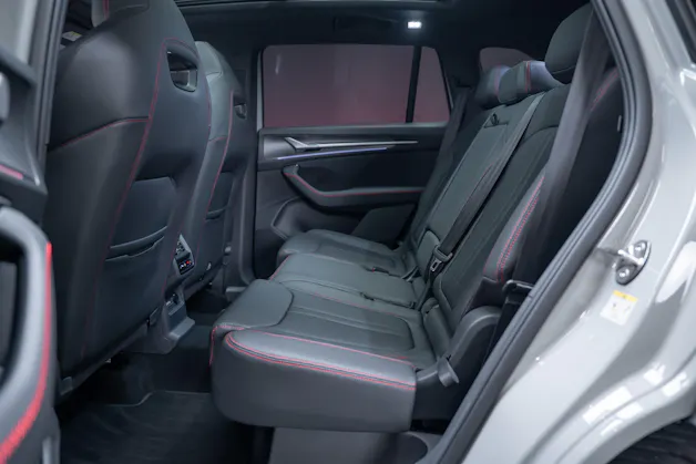 SKODA Kodiaq 2.0 TSI RS / 7Plätzer / Panorama-Schiebedach / 360°Kamera