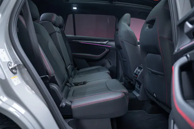 SKODA Kodiaq 2.0 TSI RS / 7Plätzer / Panorama-Schiebedach / 360°Kamera