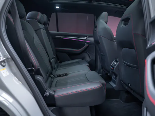 SKODA Kodiaq 2.0 TSI RS / 7Plätzer / Panorama-Schiebedach / 360°Kamera
