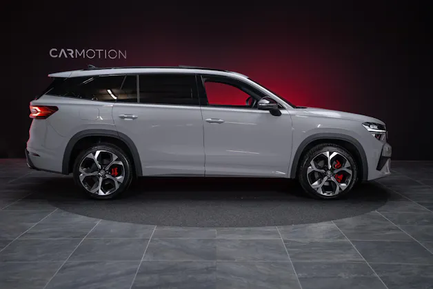 SKODA Kodiaq 2.0 TSI RS / 7Plätzer / Panorama-Schiebedach / 360°Kamera