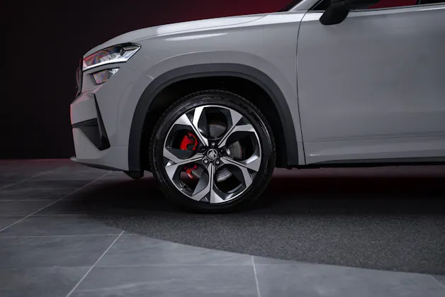 SKODA Kodiaq 2.0 TSI RS / 7Plätzer / Panorama-Schiebedach / 360°Kamera