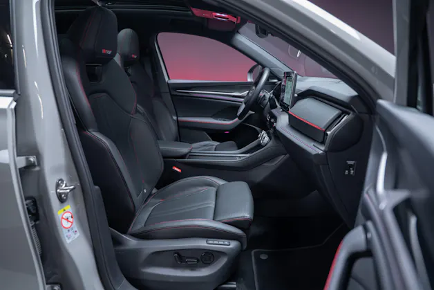 SKODA Kodiaq 2.0 TSI RS / 7Plätzer / Panorama-Schiebedach / 360°Kamera