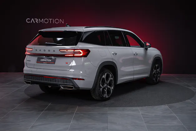 SKODA Kodiaq 2.0 TSI RS / 7Plätzer / Panorama-Schiebedach / 360°Kamera
