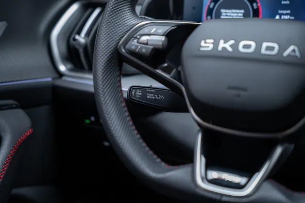SKODA Kodiaq 2.0 TSI RS / 7Plätzer / Panorama-Schiebedach / 360°Kamera
