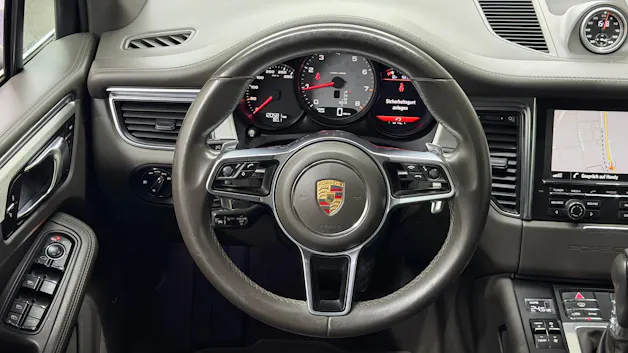 PORSCHE Macan S PDK