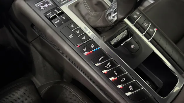 PORSCHE Macan S PDK
