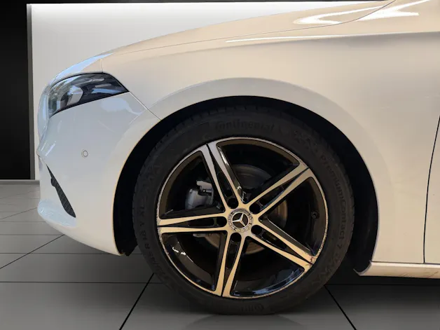 MERCEDES-BENZ A 180 Edition