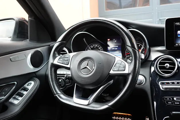 MERCEDES-BENZ C 400 AMG Line 4Matic "* Pack AMG * 8 Roues * Sièges Chauffants * Camera 360 * GPS * Tempomat * intérieur cuir *"