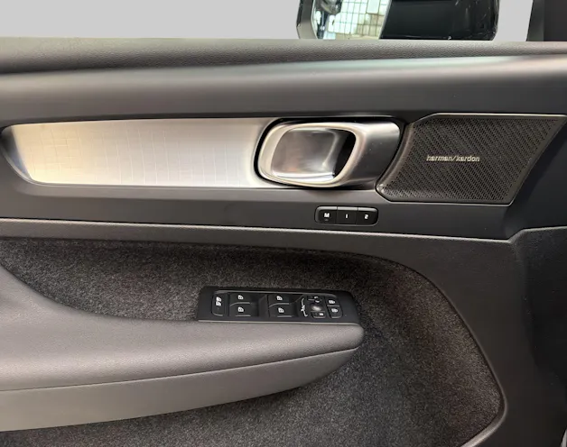 VOLVO XC40 2.0 B4 MH Black Edition