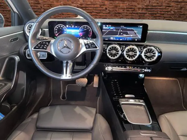 MERCEDES-BENZ A 180