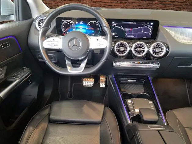 MERCEDES-BENZ EQA 350 AMG Line 4Matic