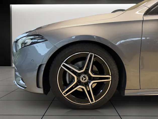 MERCEDES-BENZ A 200 AMG Line