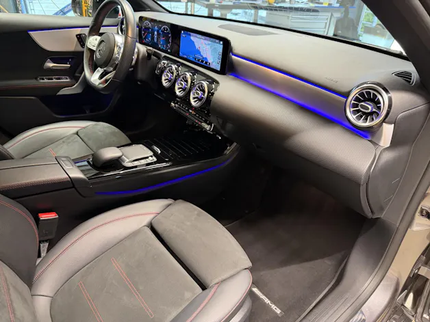 MERCEDES-BENZ A 200 AMG Line