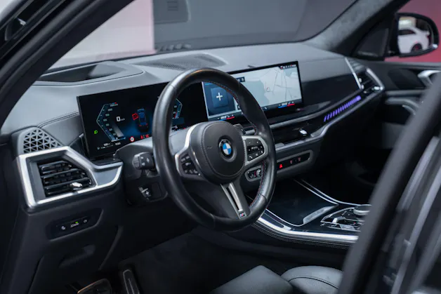 BMW X5 M60i xDrive / Panorama-Schiebedach / HeadUp / 360°Kamera