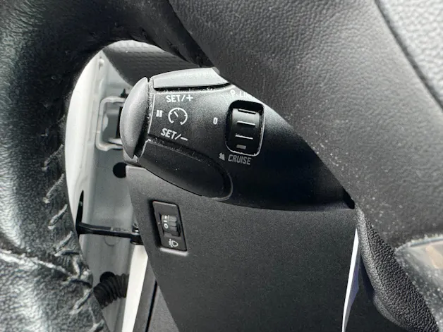 PEUGEOT 2008 1.2 PureTech Style EAT6 *CarPlay*Sitzheizung*Tempomat uvm.*