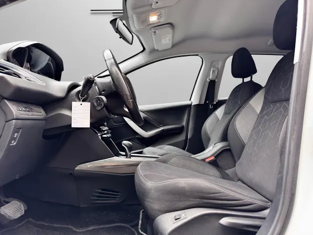 PEUGEOT 2008 1.2 PureTech Style EAT6 *CarPlay*Sitzheizung*Tempomat uvm.*