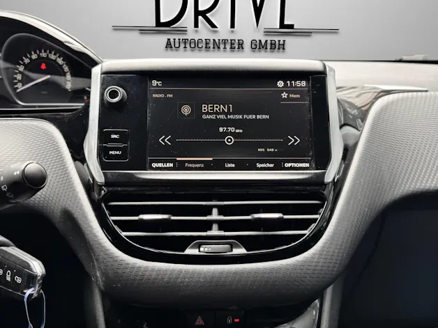PEUGEOT 2008 1.2 PureTech Style EAT6 *CarPlay*Sitzheizung*Tempomat uvm.*