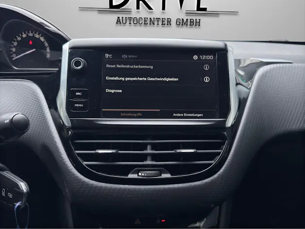 PEUGEOT 2008 1.2 PureTech Style EAT6 *CarPlay*Sitzheizung*Tempomat uvm.*