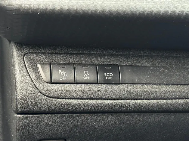 PEUGEOT 2008 1.2 PureTech Style EAT6 *CarPlay*Sitzheizung*Tempomat uvm.*